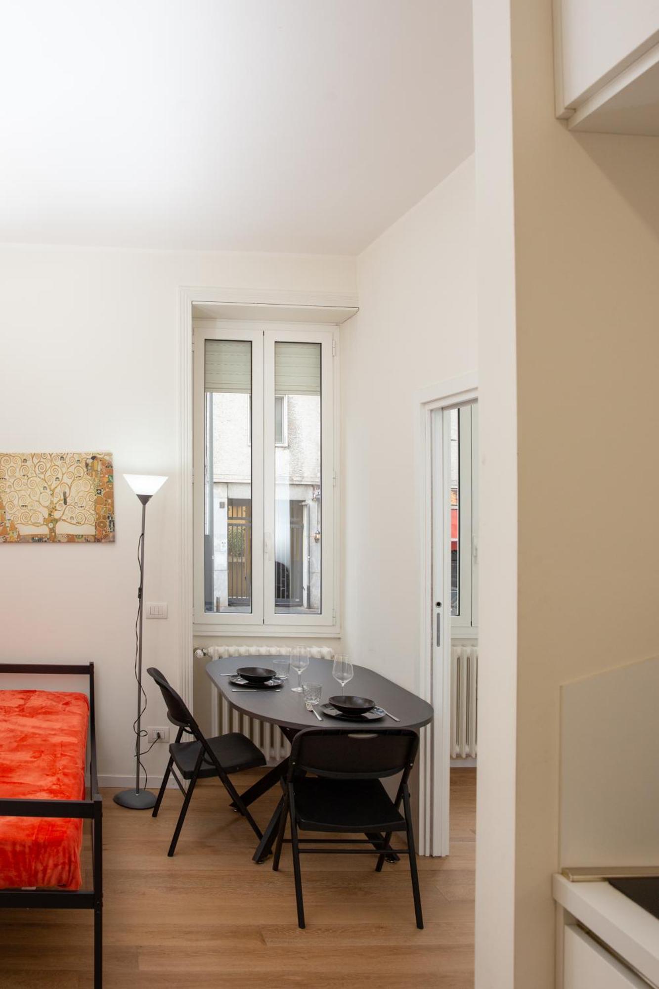 Klimt Central Station - Two Room Apartment Milão Exterior foto